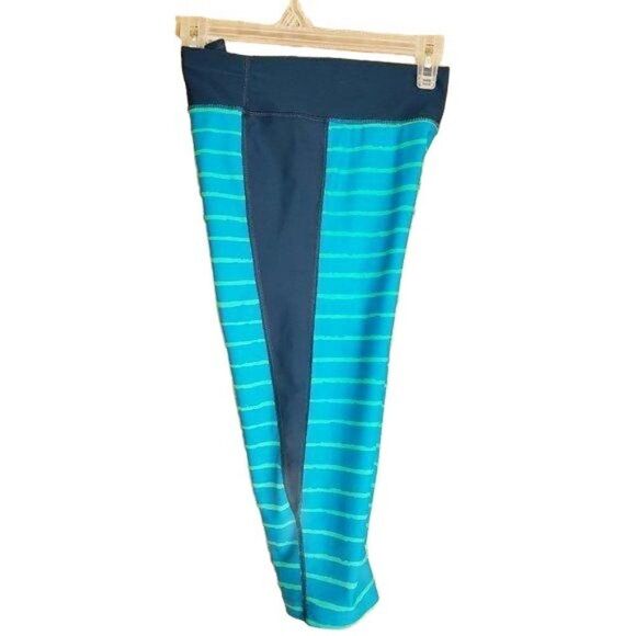 Nike Women's Capri Mid Rise Dri-Fit Athletic Workout Yoga Pants Medium NWOT - Picture 4 of 5